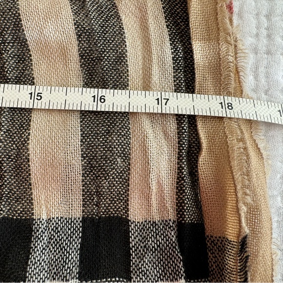 [BURBERRY] Giant Check Crinkle Scarf, Camel - Picture 7 of 8
